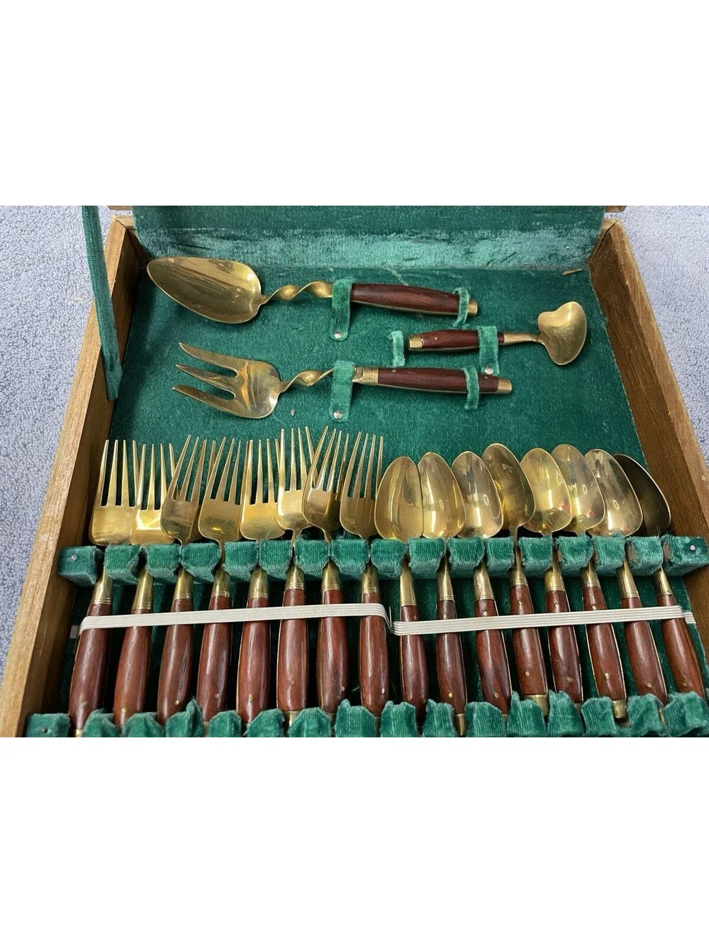 34pc Wood-Handle Flatware Set w/ Wood Case, Service for 8, Venus 931